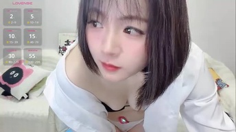 Lucy-8 Stripchat Live